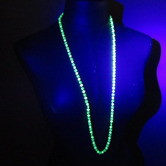 Hand knotted Uranium glass bead necklace - Picture 13 of 16
